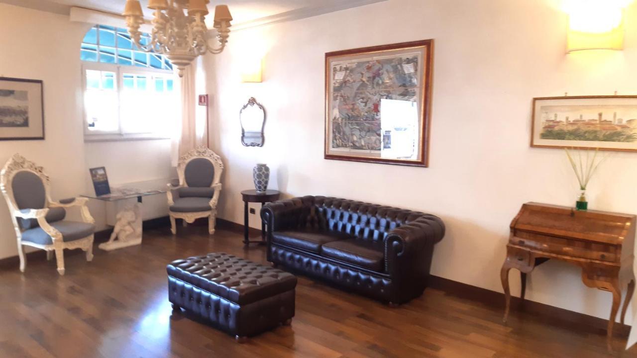 卢卡 摩登旅馆酒店 外观 照片